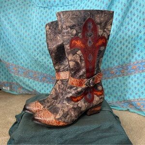 Stylish Brown and Red Women's Boots